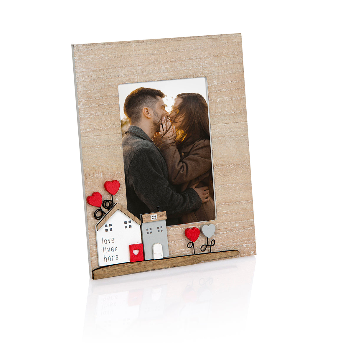 Cornice "Love lives here"